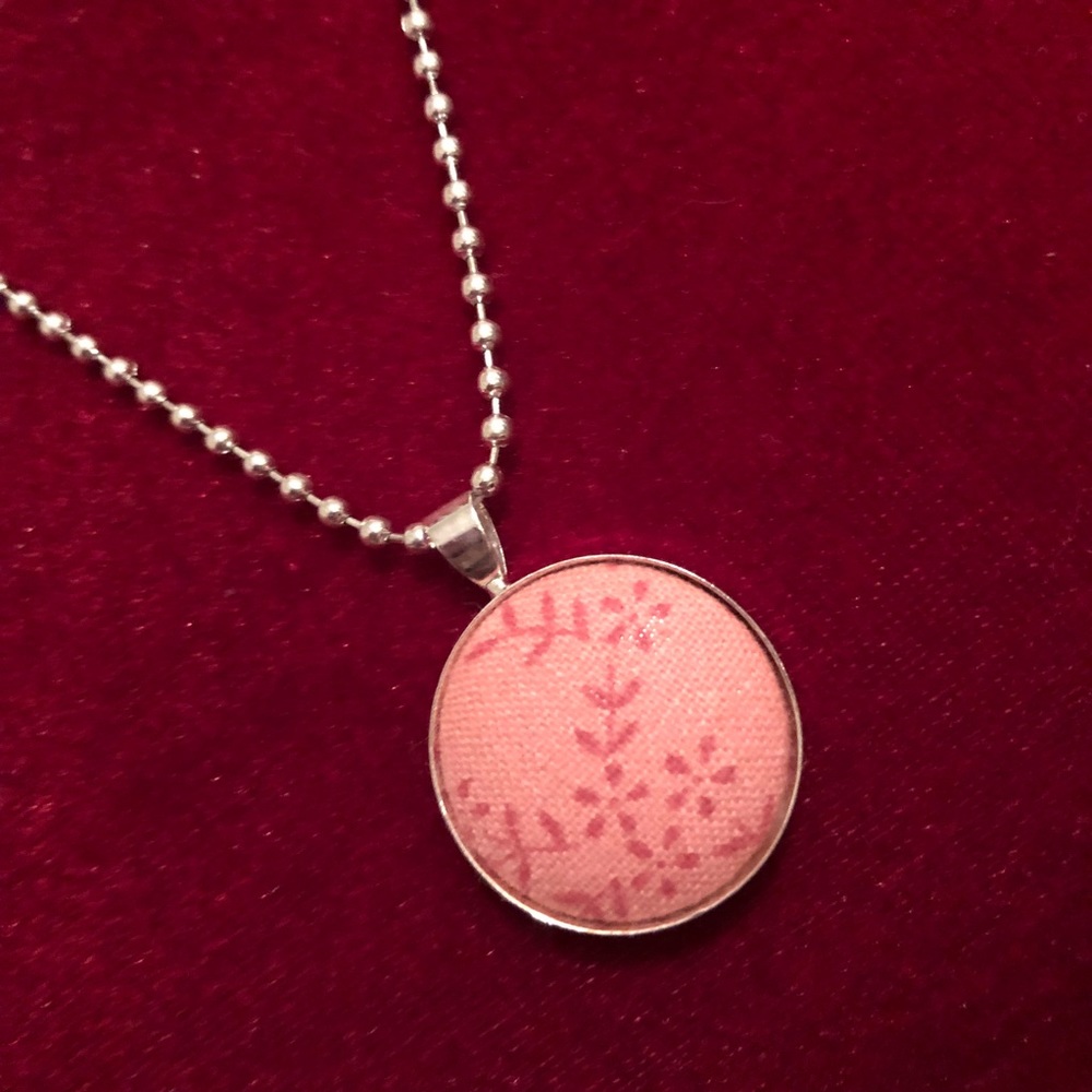 Button cloth necklace